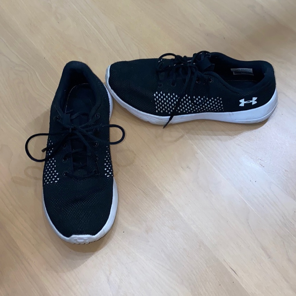 Under Armour Sneakers